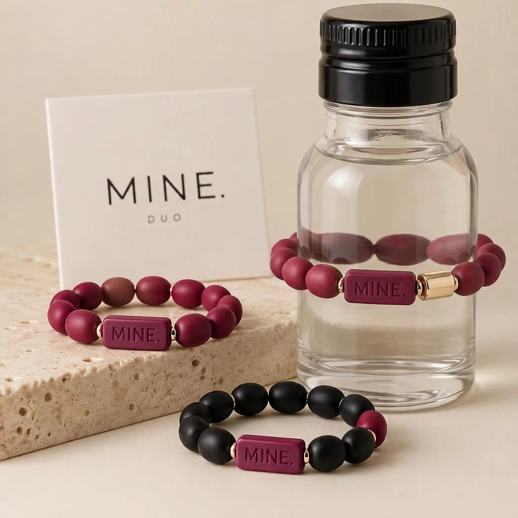Love Locked — Raspberry / Black contrasting duo; MINE. bottle band design visualization